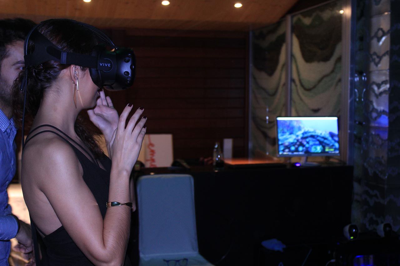 cena de empresa con realidad virtual